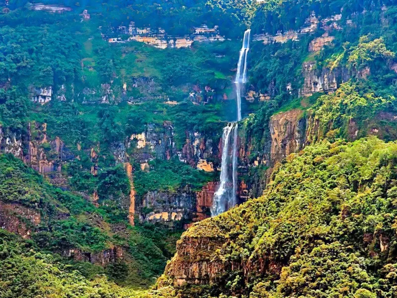 Catarata Chinata: El Poder del Agua