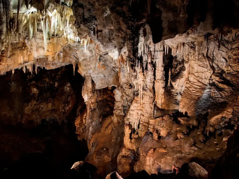 Caverna de Leo: Misterios Subterráneos