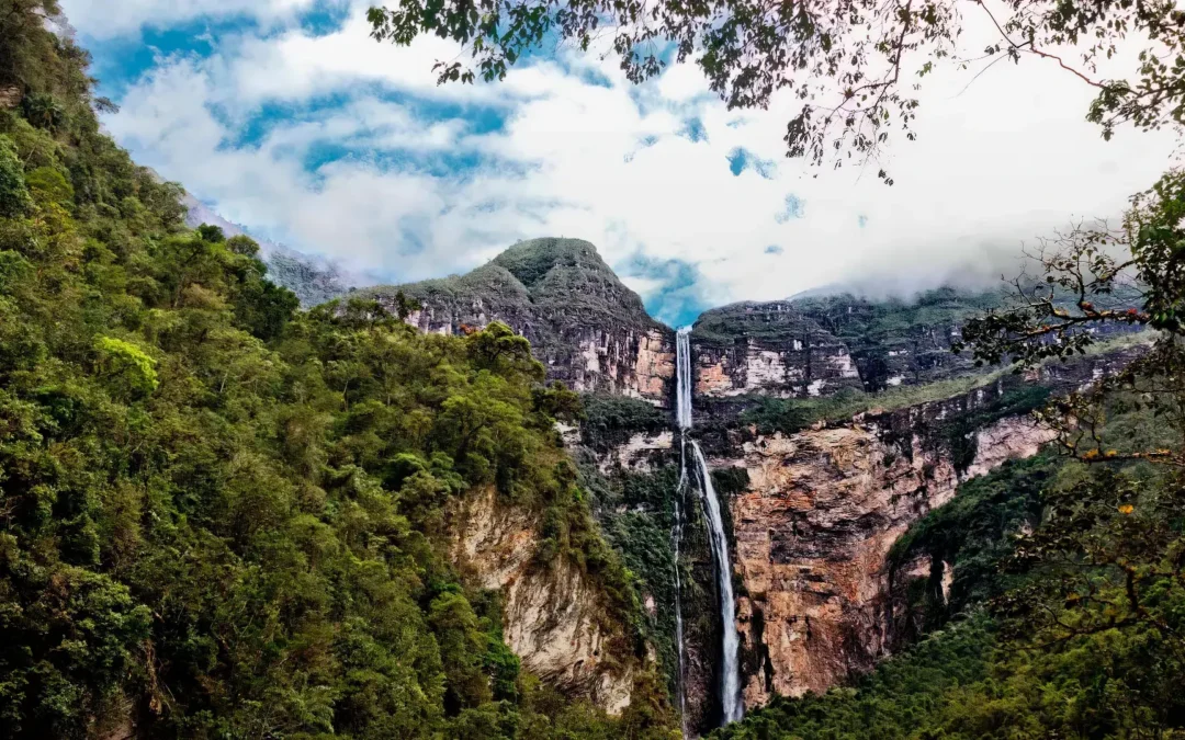 La majestuosa Catarata de Gocta: un tesoro natural en la región Amazonas de Perú»